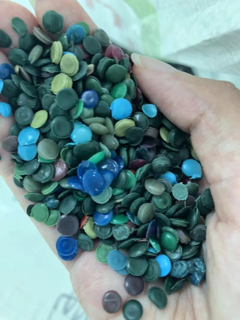 Recycled plastic resin pellets